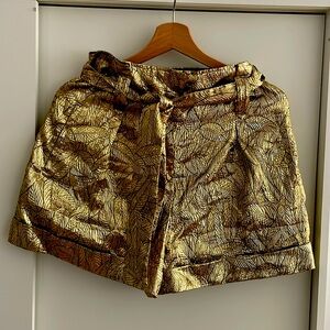 Golden short